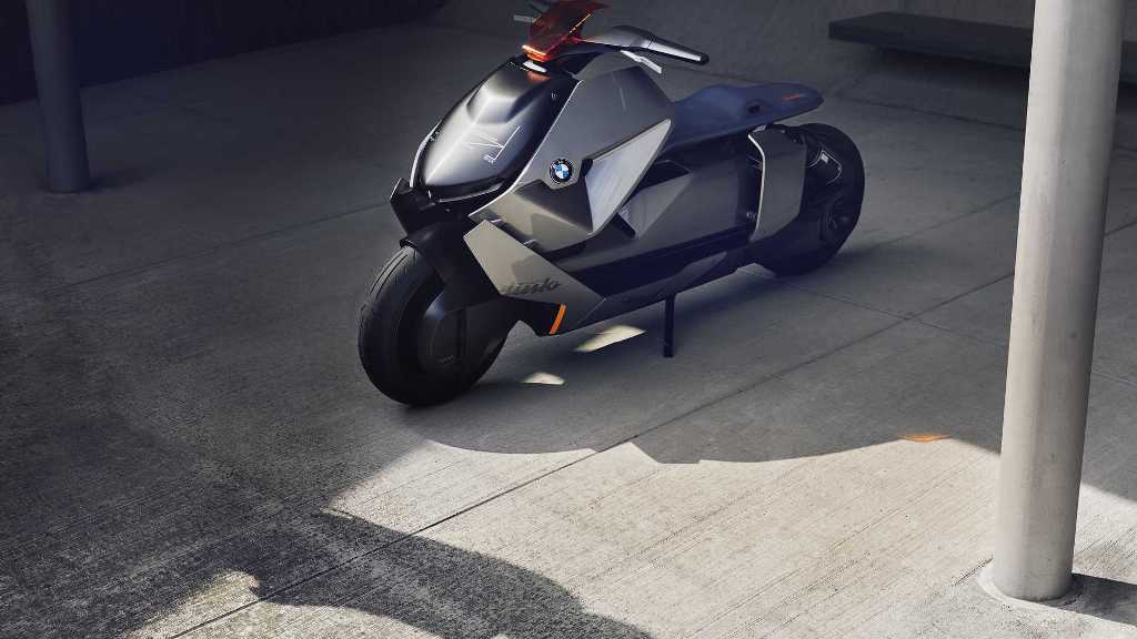 BMW показала мотоцикл с выдвигающимся сиденьем Концепт создан по мотивам построенного к 100-летию марки BMW Motorrad Vision Next 100