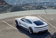 Первый электрический Porsche получит зимний комплект