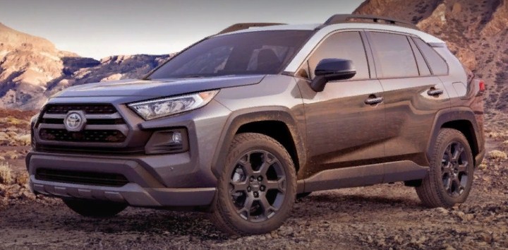 Тоета приступила к продажам RAV4 Adventure 2018