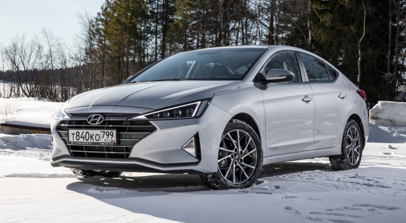 Посвежевшая не треугольная Хэндэ Elantra получила новый базисный мотор