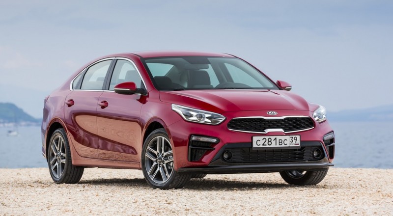 Другой новый Kia Cerato - больше, агрессивнее, и у него есть гибридная версия
