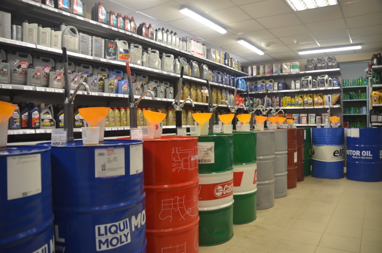 автомобильные масла на розлив. моторное масло на разлив. масло моторное 10w 40 на розлив. моторное масло на разлив. разливное моторное масло.