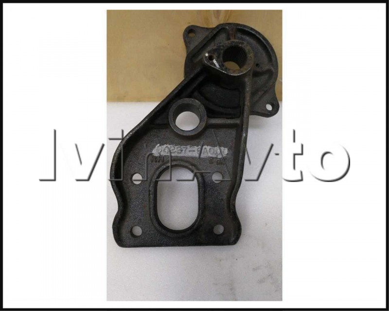 Кронштейн кабины нижний правый HD120 Hyundai/Kia 642276A001
