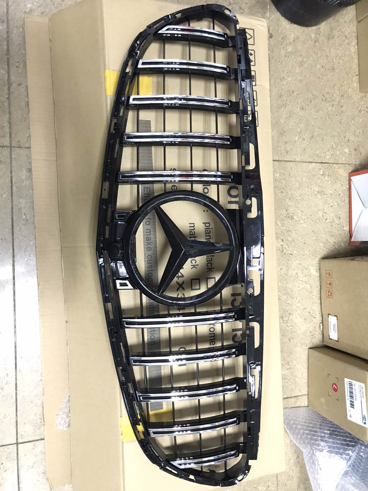 Решетка радиатора мерседес w212 рестайлинг. Решетка радиатора 212 мерседес до рестайлинг фото. Решетка радиатора 212. Решетка на гранту мерседес. Решетка радиатора 212.