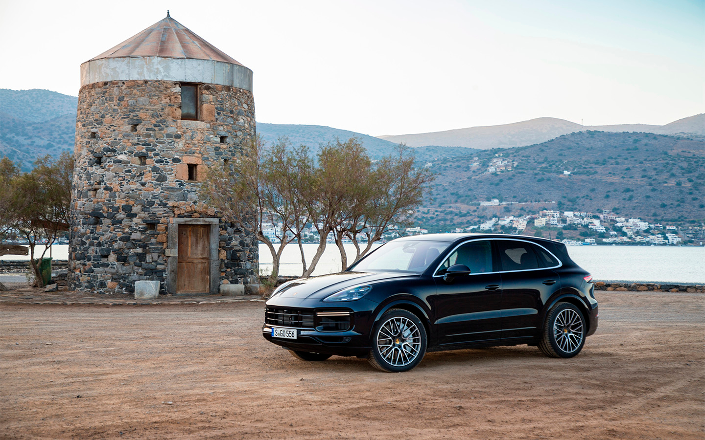 Порше 19. Porsche Cayenne 2018.