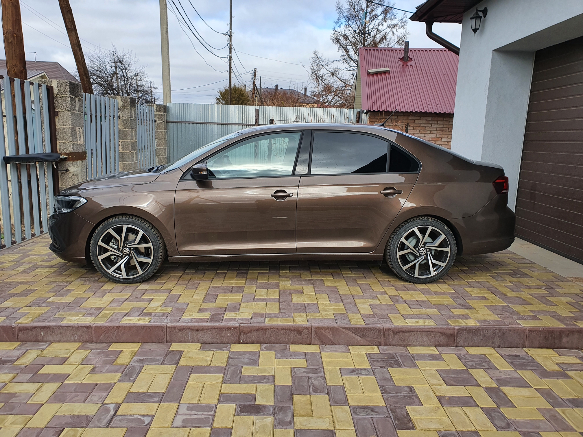 Фольксваген поло 2020 диски. Volkswagen Polo лифтбек r17. VW Polo Liftback 2020 диски. Фольксваген поло лифтбек на 17 дисках. VW Polo Liftback r17.