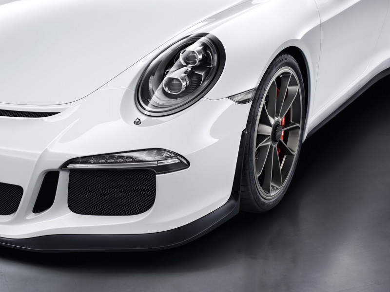 Почему запчасти для Porsche требуют точного подбора: особенности спортивной инженерии