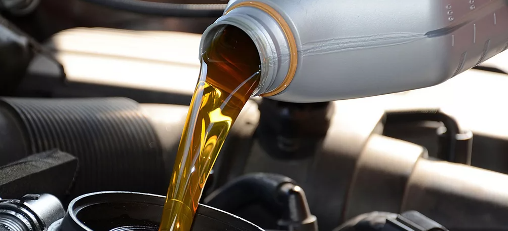 Какое моторное масло лучше лить и чем они различаются?