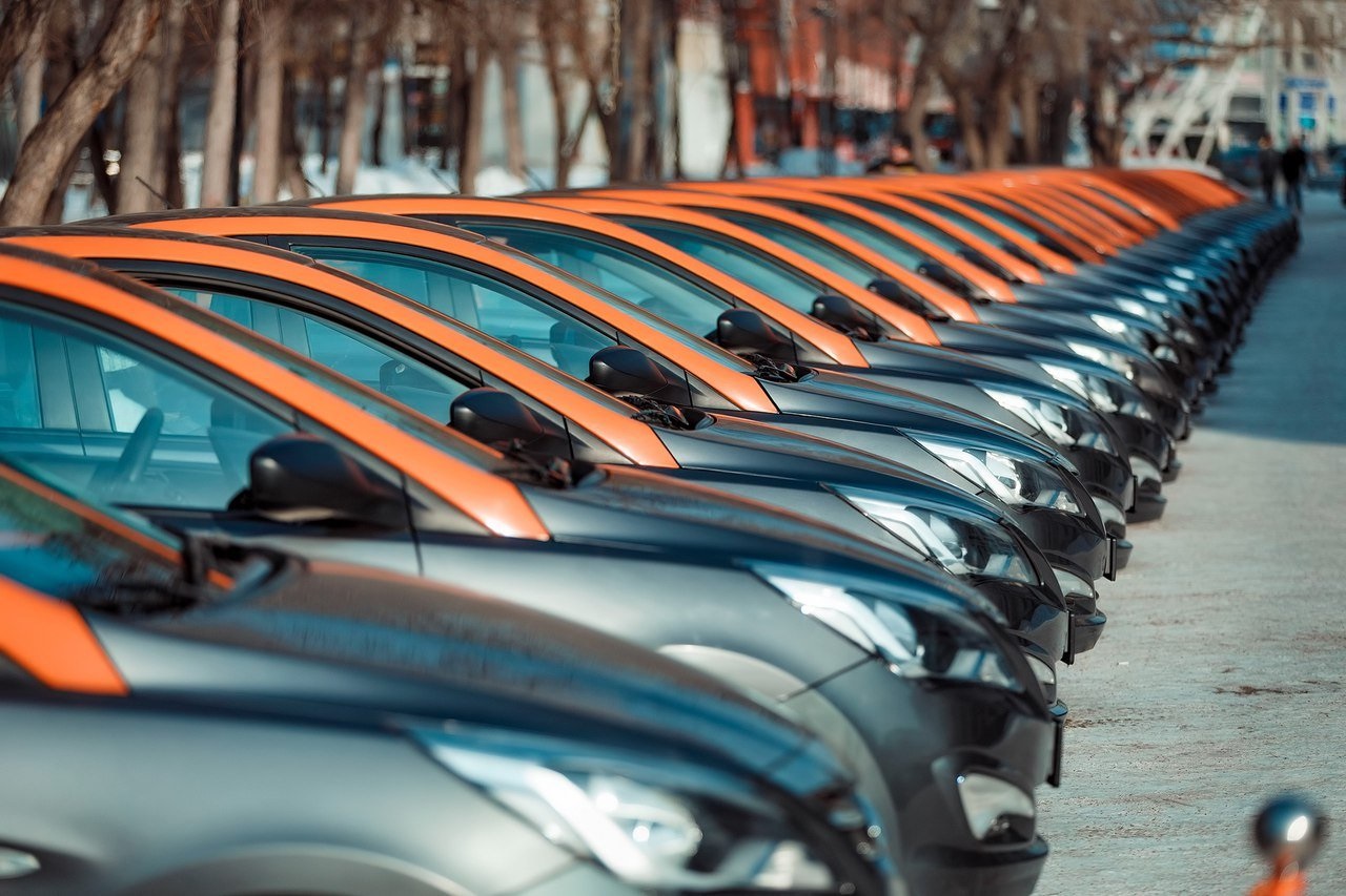 яндекс драйв московский каршеринг. автопарк 35. яндекс драйв каршеринг. автопарк 35. автобус на сжиженном природном газе лотос.