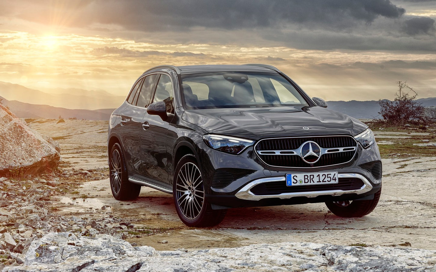 Mercedes показал новое поколение кроссовера GLC