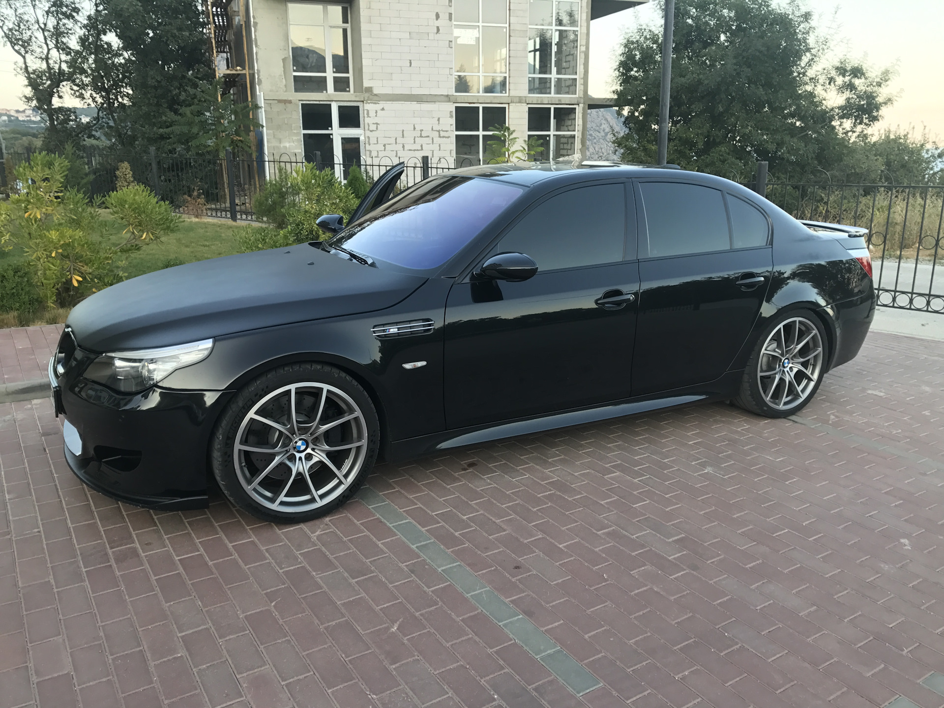 Матовый черный диск r19 BMW 5