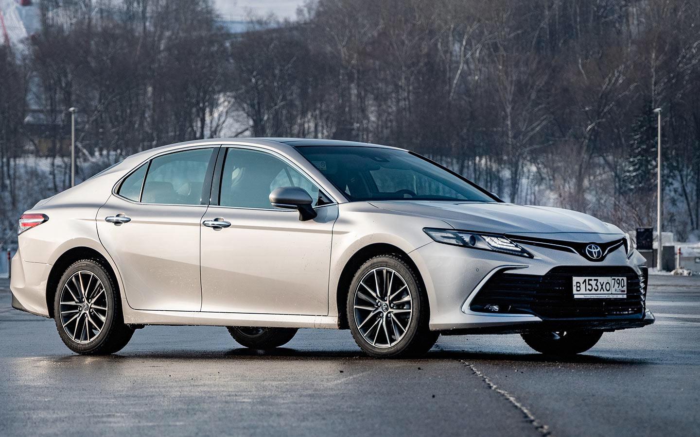 Дилеры снизили цены на новые Toyota Camry