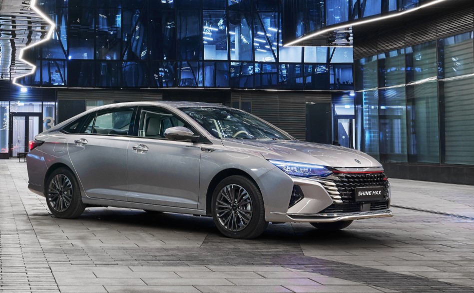 Dongfeng Aeolus Shine Max: новые версии в России по цене от 2,2 млн руб.