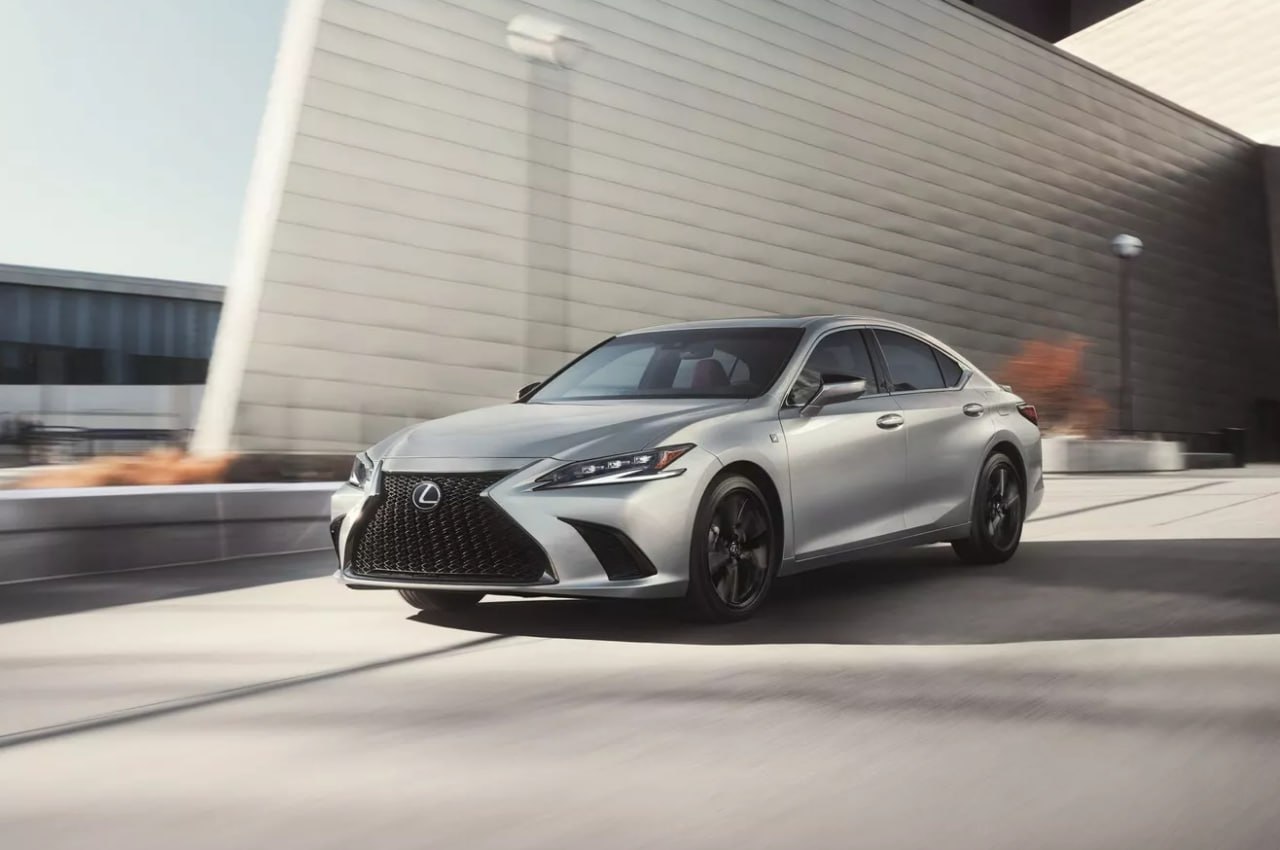 Обновленный Lexus ES получил спецверсию Black Line.