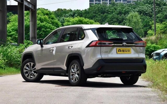 В России начали продавать новый Toyota Wildlander.
