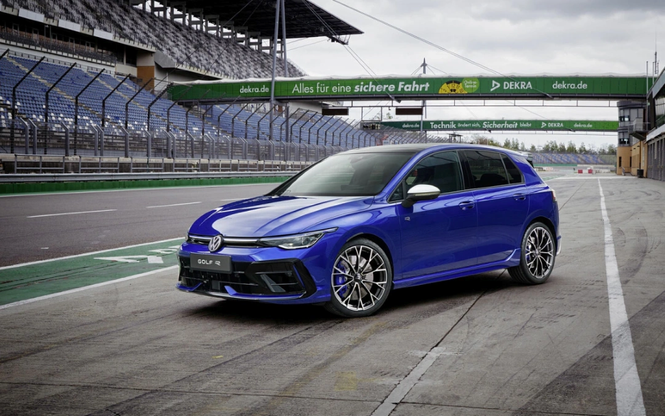 В России представлен рестайлинговый Volkswagen Golf R за 4,8 млн рублей