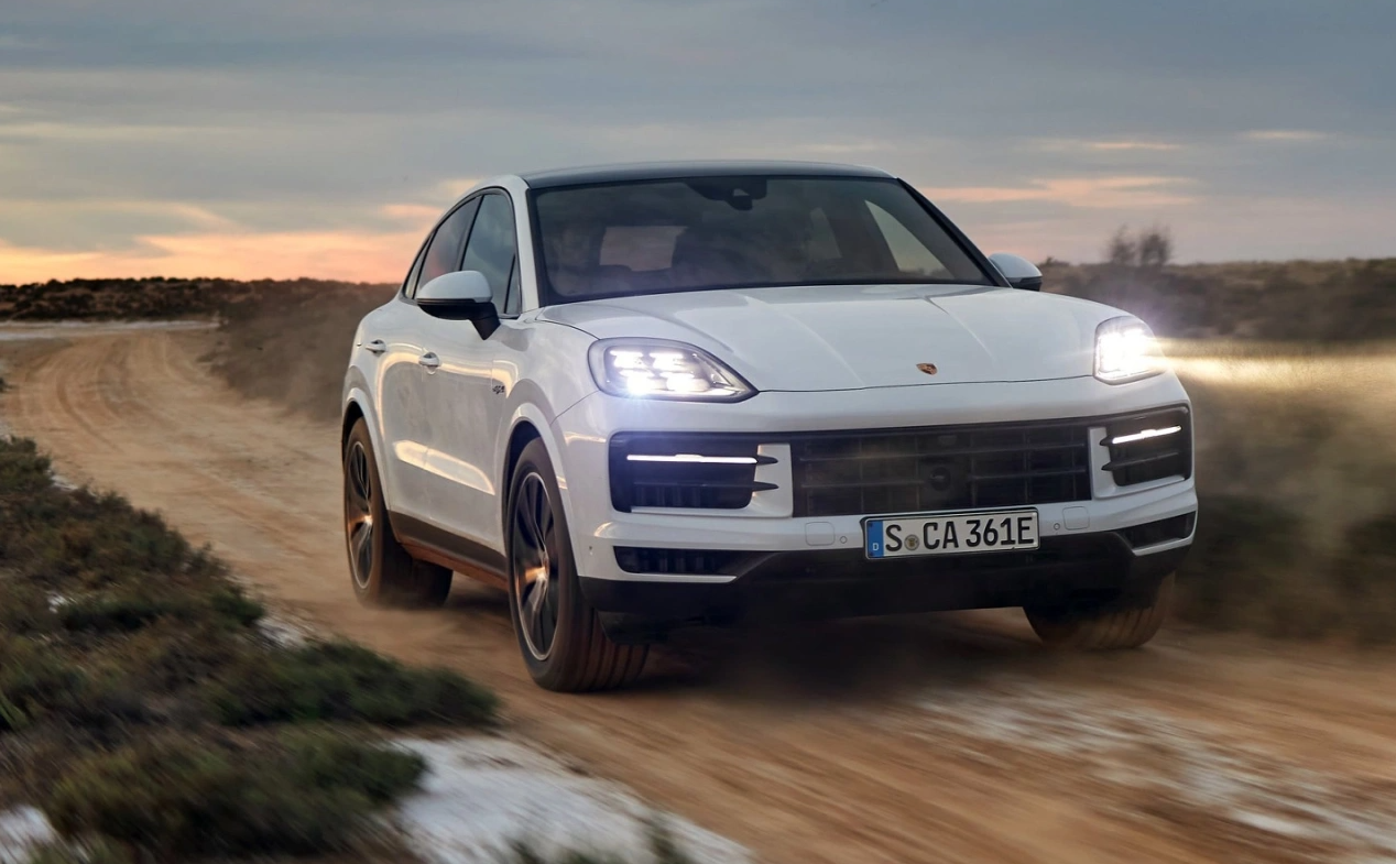 В Россию поступил гибридный Porsche Cayenne Coupe: цена и особенности