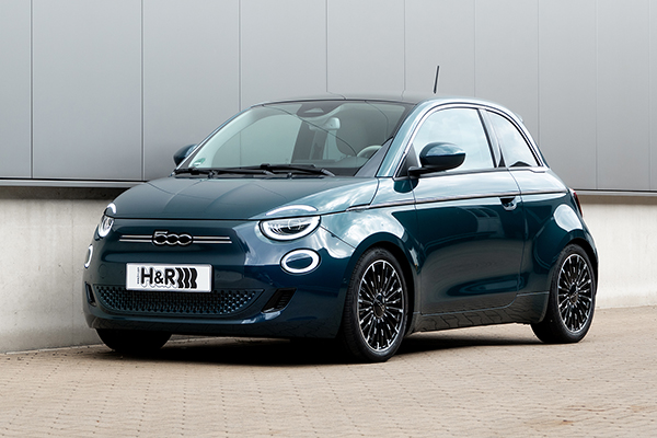 Che bella: Fiat 500e с занижающими пружинами H&R