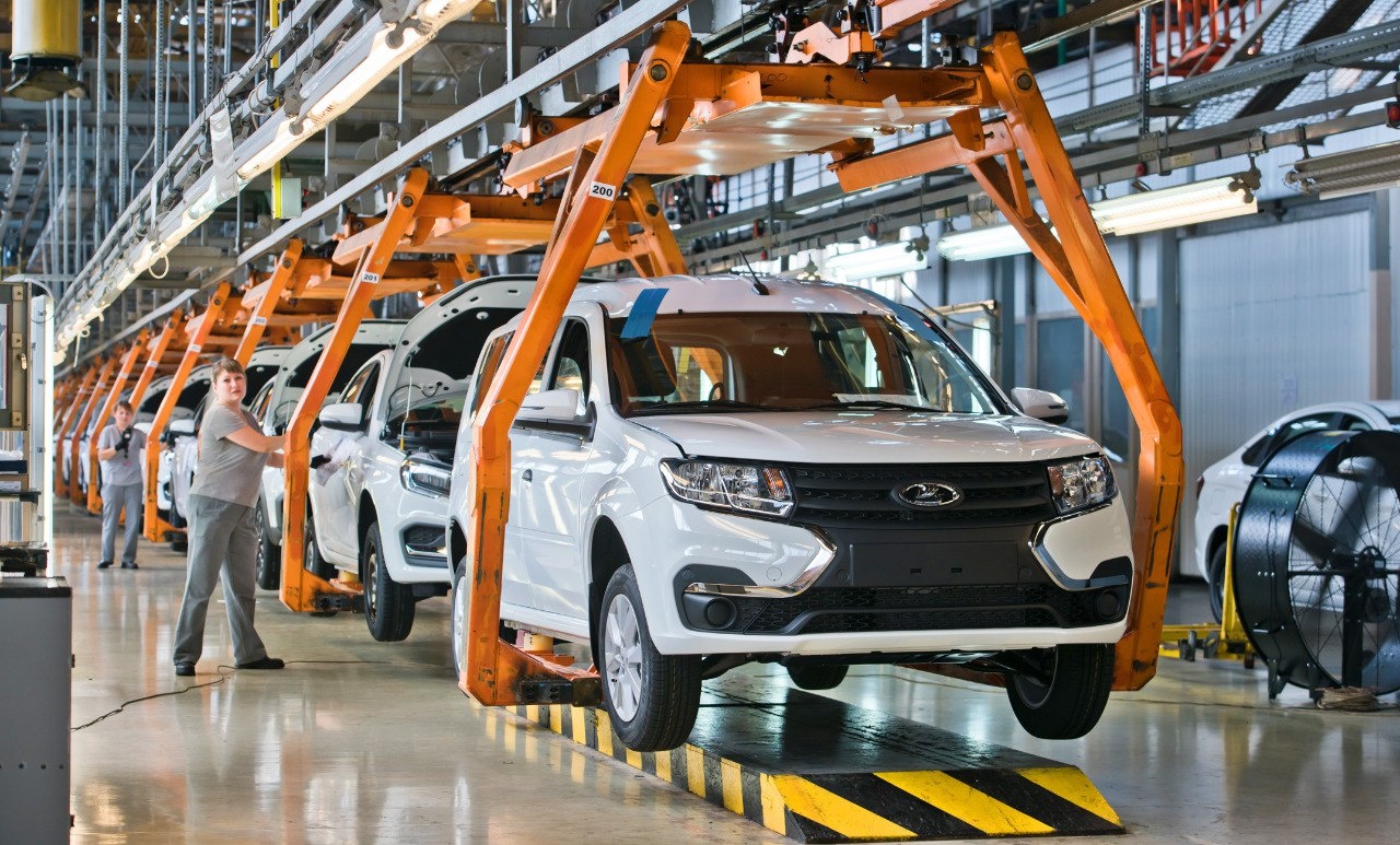 АВТОВАЗ запланировал на 2025 год целых 15 новинок. Но стоит ли это брать...