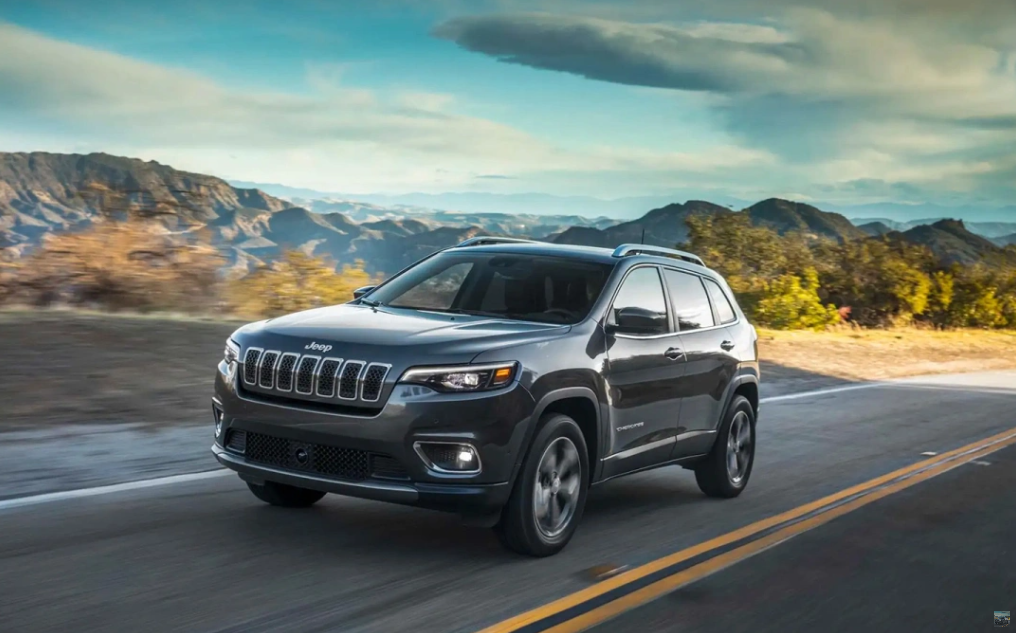 Проблема с мощностью: Jeep отзывает 63 тысячи кроссоверов Cherokee