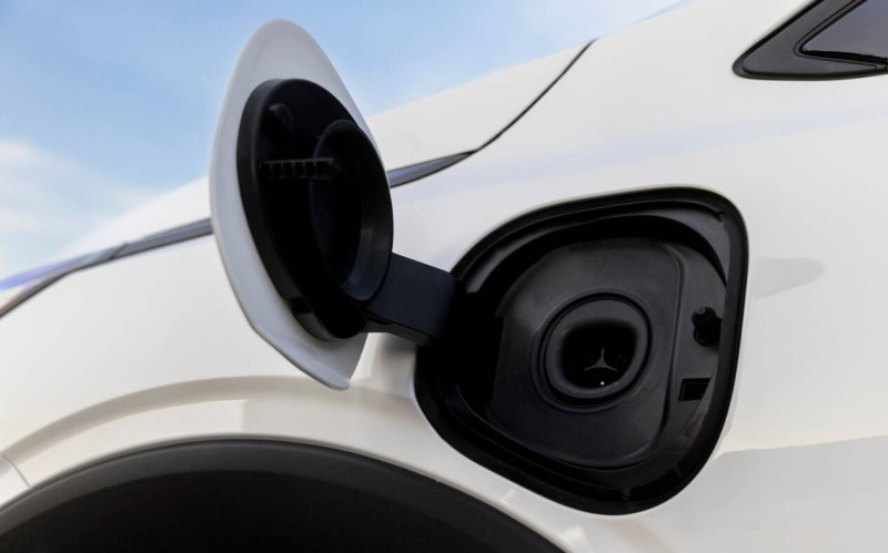 Chevrolet Bolt 2027 зарядный порт