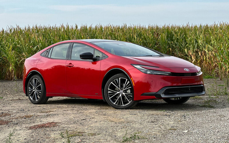 Toyota Prius XLE AWD 2025