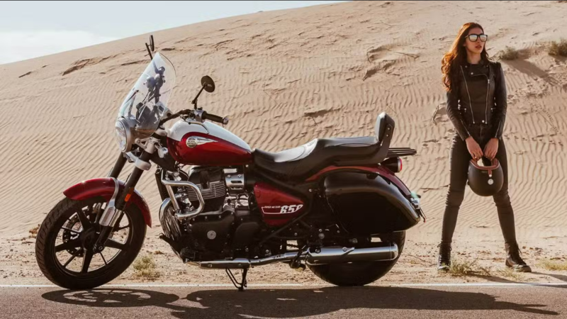 Super Meteor 650 Небесно-красный герой