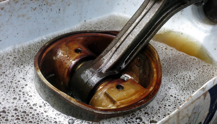 Чем промыть двигатель от нагара внутри ваз - фото